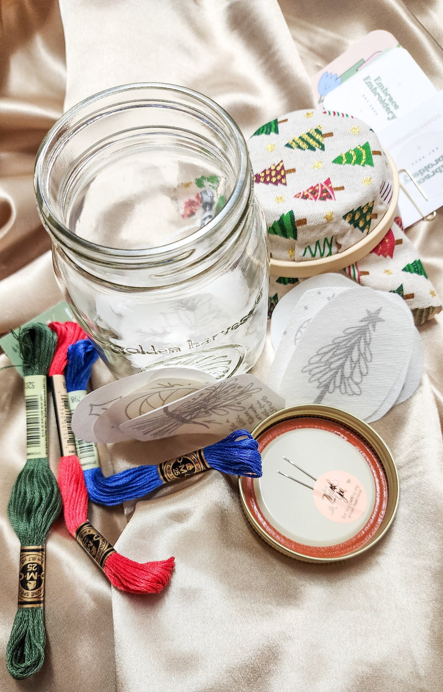 Embrace Embroidery Stick & Stitch Kit - Holiday